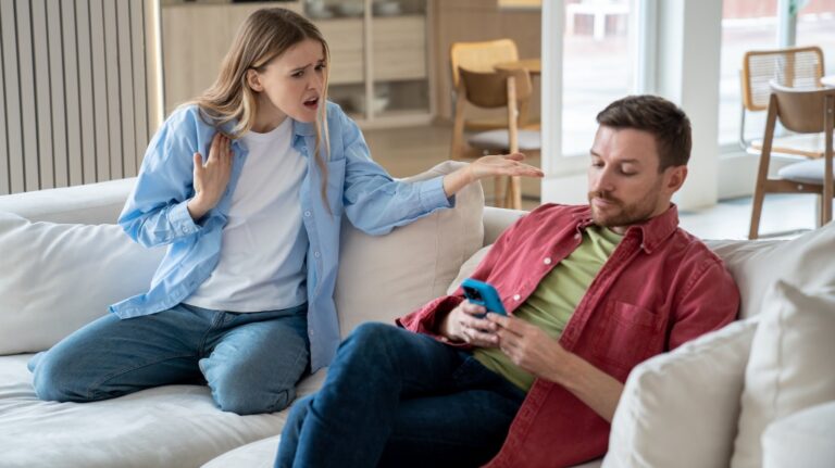 couple fighting over a phone