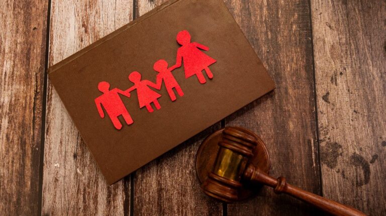 red family figures and judge's gavel